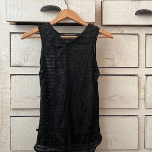 Lululemon black mesh All Tied Up top size 6